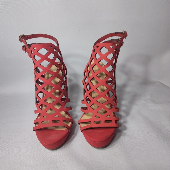 Red Heels - Picture 5 of 9